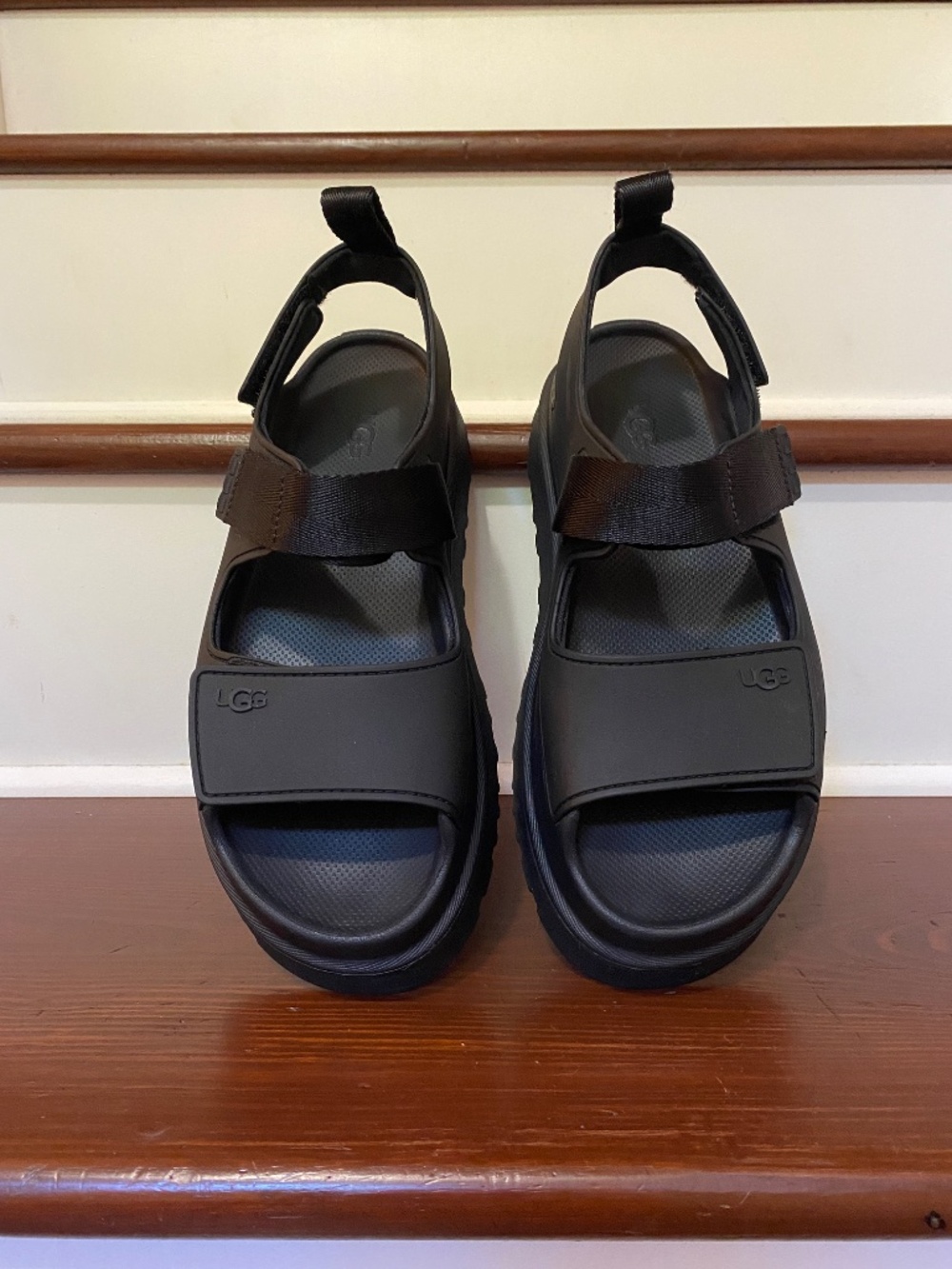 UGG GoldenGlow Platform Sandals - Black - Women's Size 8 NWOT